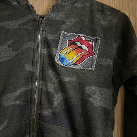 Sold - Picture 3 of 5